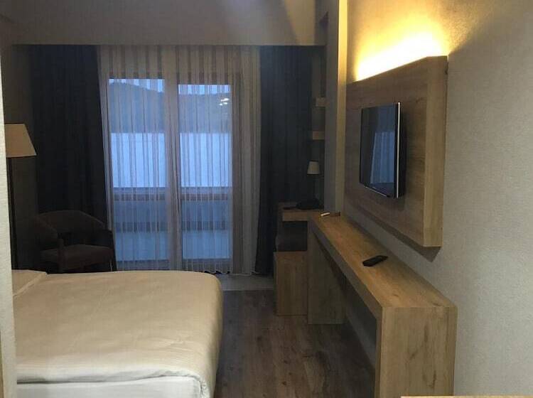 اتاق استاندارد با چشم‌انداز دریاچه, Nehi̇r Hotel Keşan