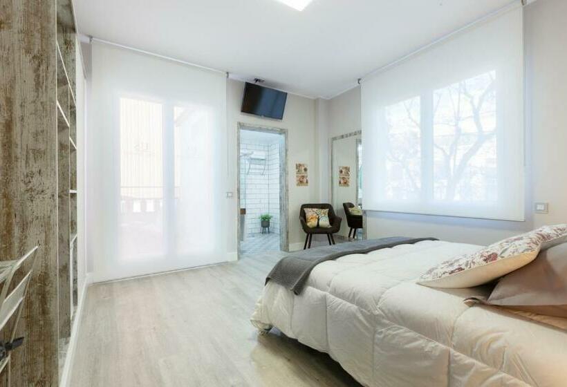 اتاق لوکس با بالکن, Urban Sabadell