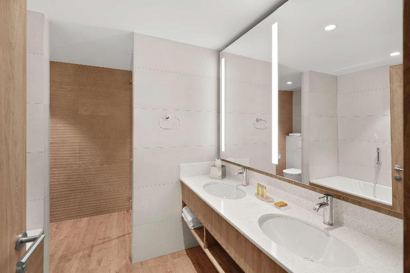 اتاق لوکس با تخت بزرگ, Hilton Garden Inn Vilnius City Centre