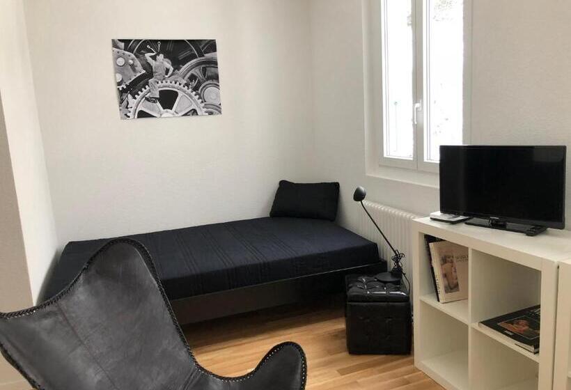 اتاق یک تخته با چشم‌انداز باغ, La Maison Des Copains