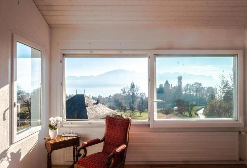 اتاق لوکس, La Maison Des Copains
