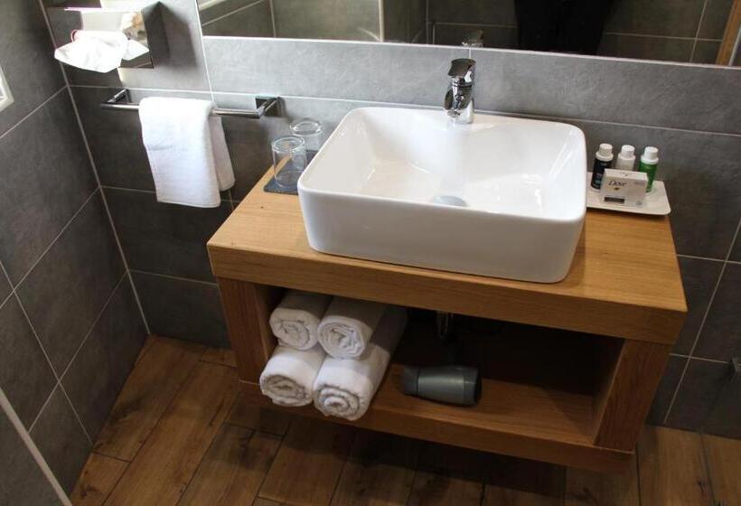 اتاق لوکس سه تخته, Villa Aruba & Private Spa Suites