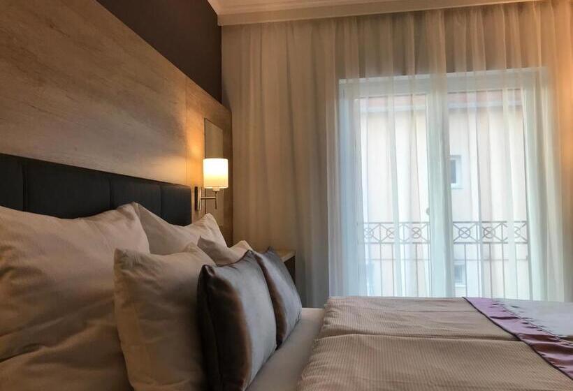 اتاق لوکس سه تخته, Villa Aruba & Private Spa Suites