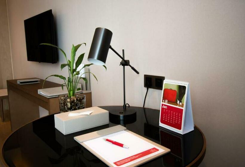 اتاق اجرایی با تخت بزرگ, Ramada Plaza Wyndham Wenzhou Cangnan