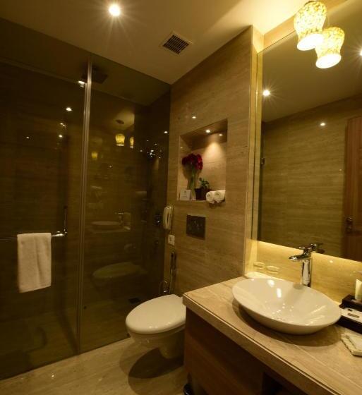 اتاق سوپریور با تخت بزرگ, Surestay Plus By Best Western Amritsar