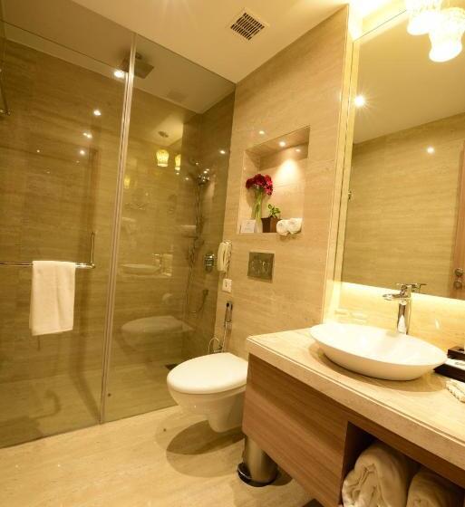 اتاق سوپریور با تخت بزرگ, Surestay Plus By Best Western Amritsar