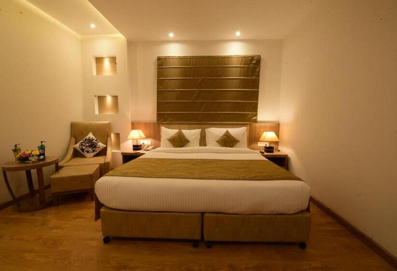اتاق سوپریور با تخت بزرگ, Surestay Plus By Best Western Amritsar