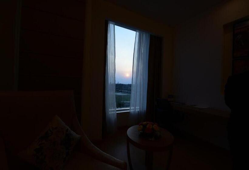 اتاق لوکس با تخت بزرگ, Surestay Plus By Best Western Amritsar