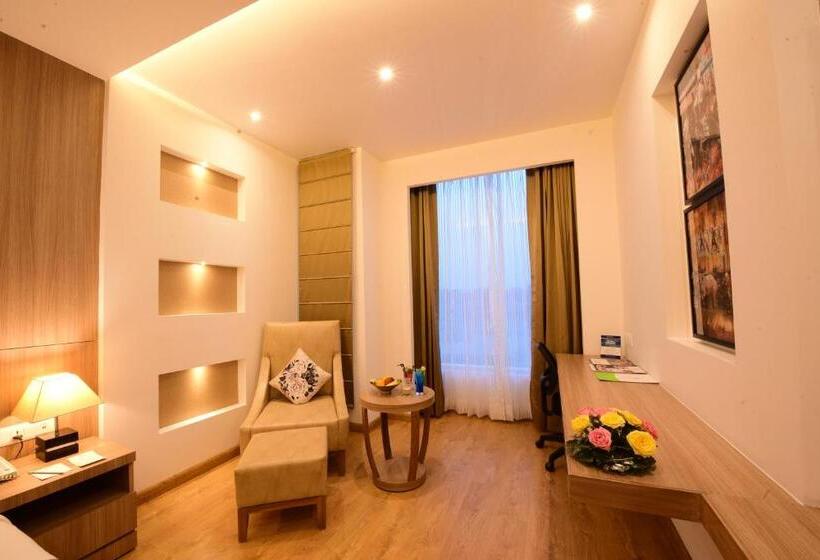 اتاق لوکس با تخت بزرگ, Surestay Plus By Best Western Amritsar