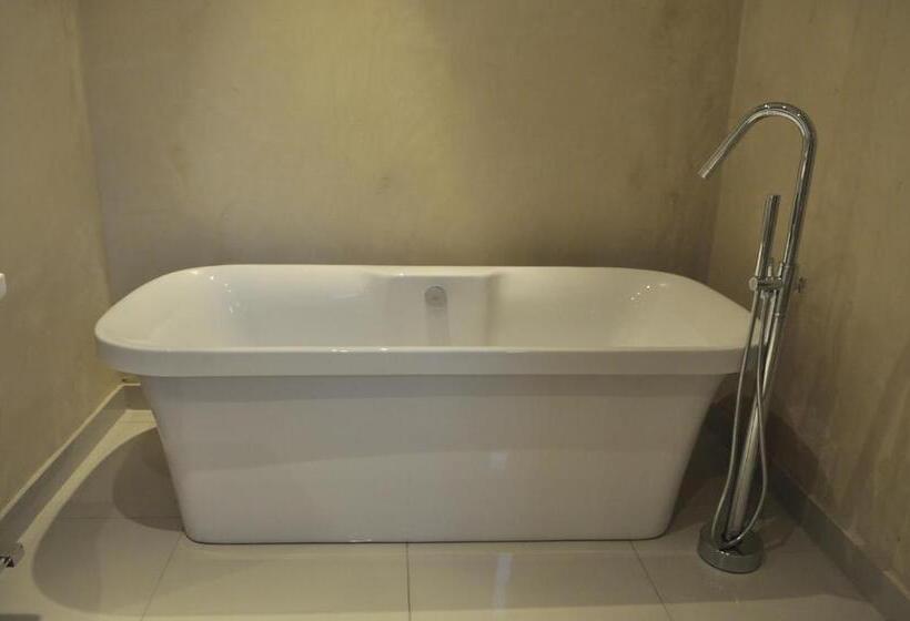 اتاق استاندارد با چشم‌انداز استخر, House And Heart Guest House