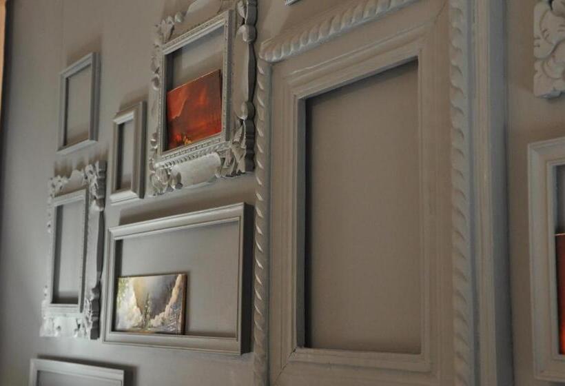اتاق استاندارد با چشم‌انداز استخر, House And Heart Guest House