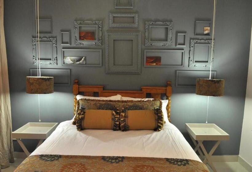 اتاق استاندارد با چشم‌انداز استخر, House And Heart Guest House