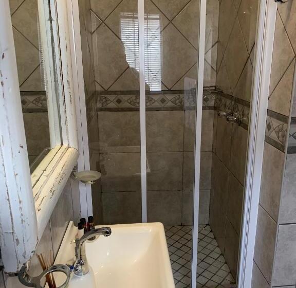 اتاق اکونومی, House And Heart Guest House