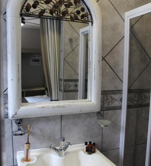 اتاق اکونومی, House And Heart Guest House