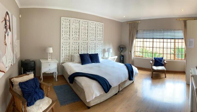 اتاق لوکس با چشم‌انداز باغ, House And Heart Guest House