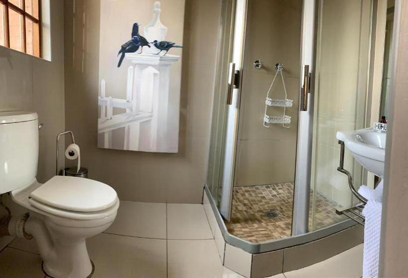 اتاق لوکس با چشم‌انداز باغ, House And Heart Guest House