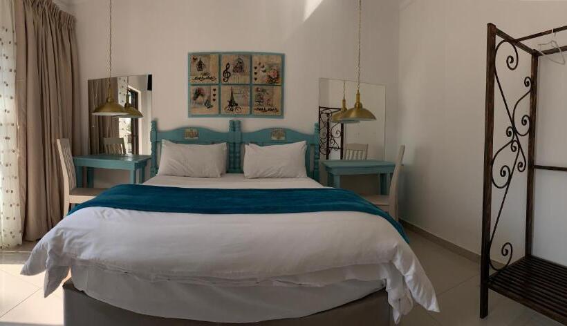 اتاق استاندارد با تخت بزرگ, House And Heart Guest House