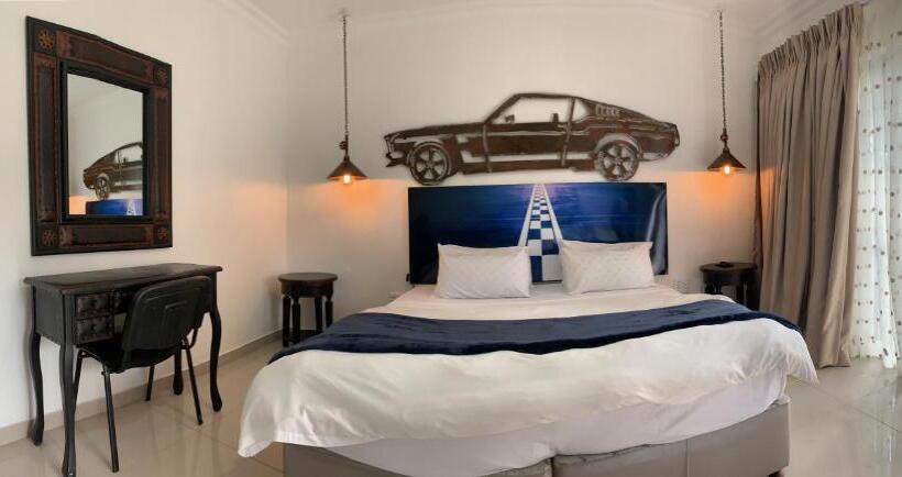 اتاق استاندارد با چشم‌انداز باغ, House And Heart Guest House