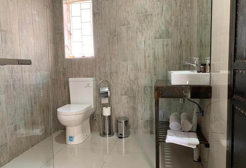 اتاق استاندارد با تخت بزرگ, House And Heart Guest House
