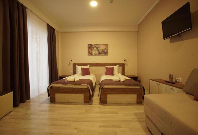 اتاق استاندارد سه نفره, Boulevard Apartments