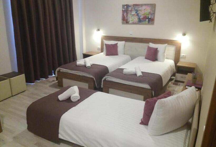 اتاق استاندارد سه نفره, Boulevard Apartments