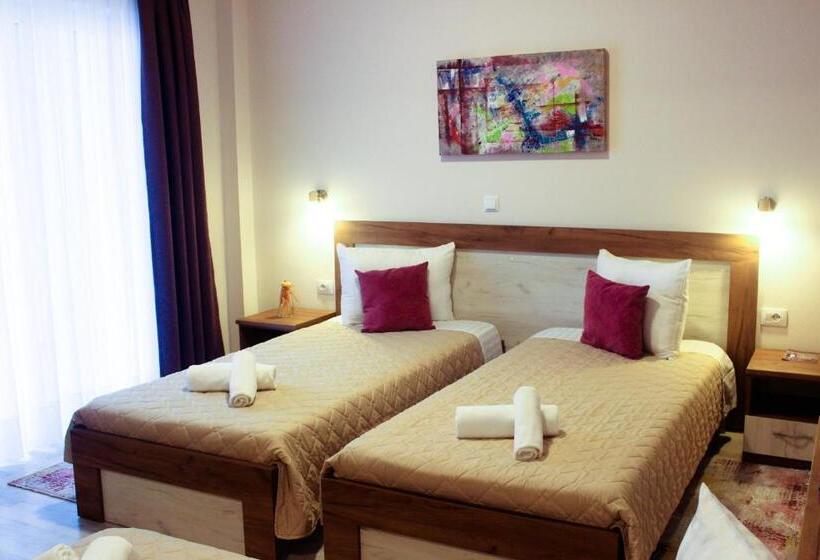اتاق اکونومی, Boulevard Apartments