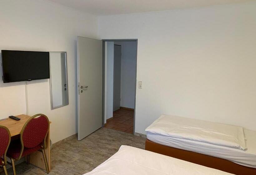 اتاق استاندارد سه نفره, Schnitzelhaus Und Pension Stadt Rosbach