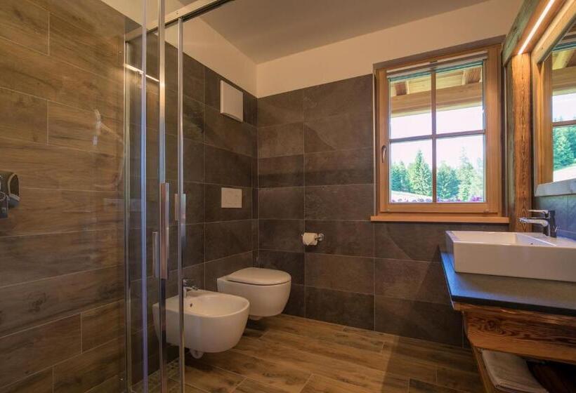 Standard Triple Room with Terrace, Agriturismo Malga Piè