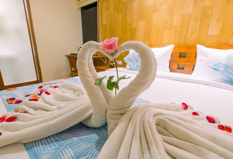 اتاق خانوادگی, Caroline Guest House