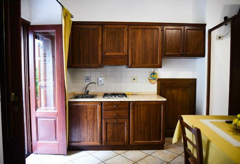 استودیوی استاندارد, Residence Marina Corta