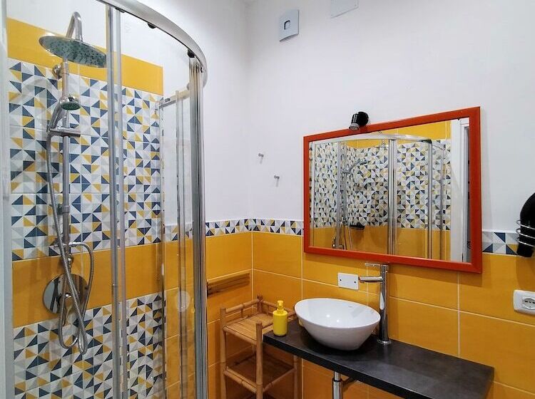 اتاق استاندارد, Lanzies Guesthouse