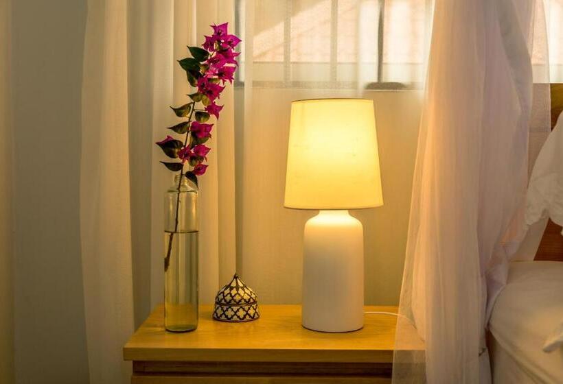 اتاق لوکس, Ewange   A Casa Mia
