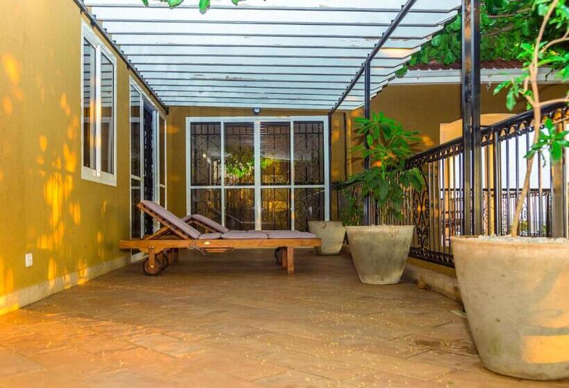 سوئیت جونیور با تراس, Ewange   A Casa Mia