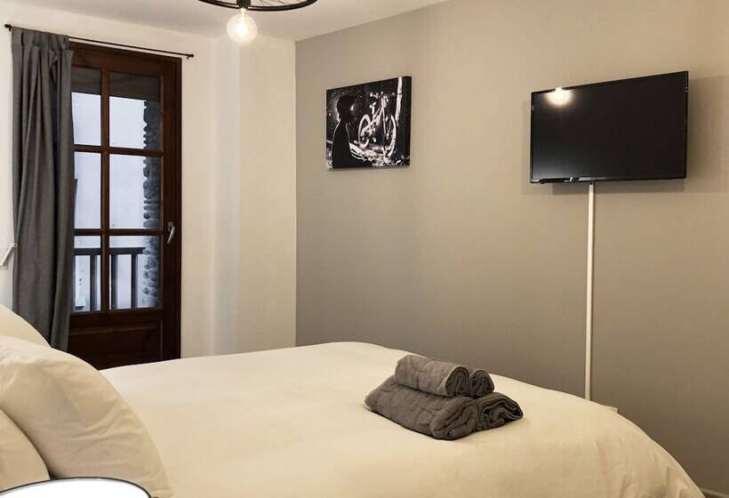 اتاق استاندارد با سرویس بهداشتی مشترک, Secret Spot Hostel