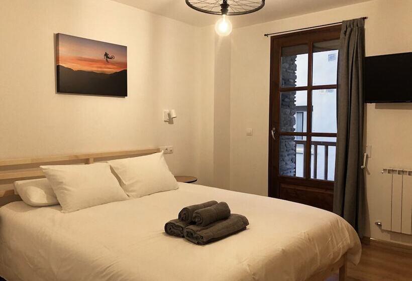 اتاق استاندارد با سرویس بهداشتی مشترک, Secret Spot Hostel