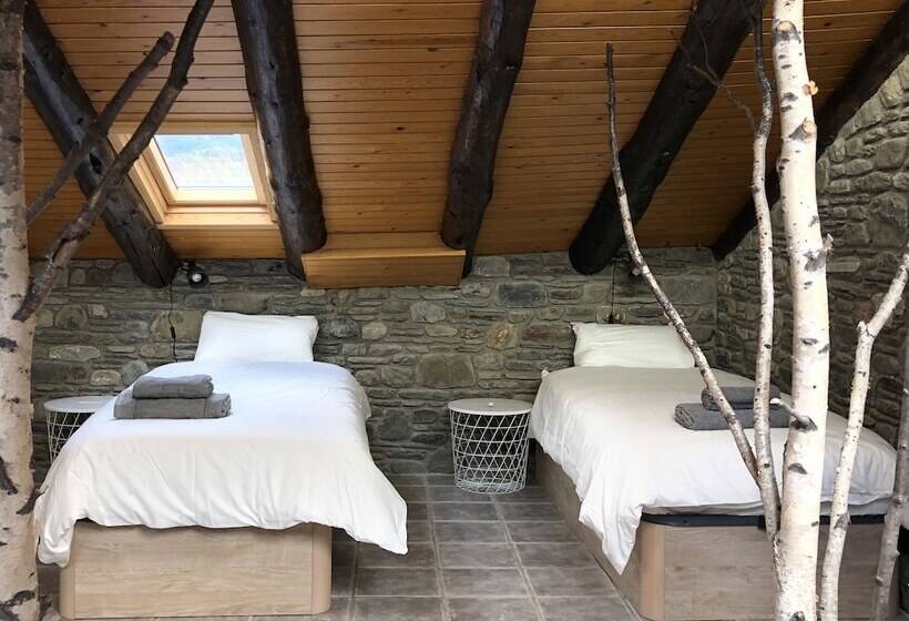 تختخواب در اتاق مشترک, Secret Spot Hostel