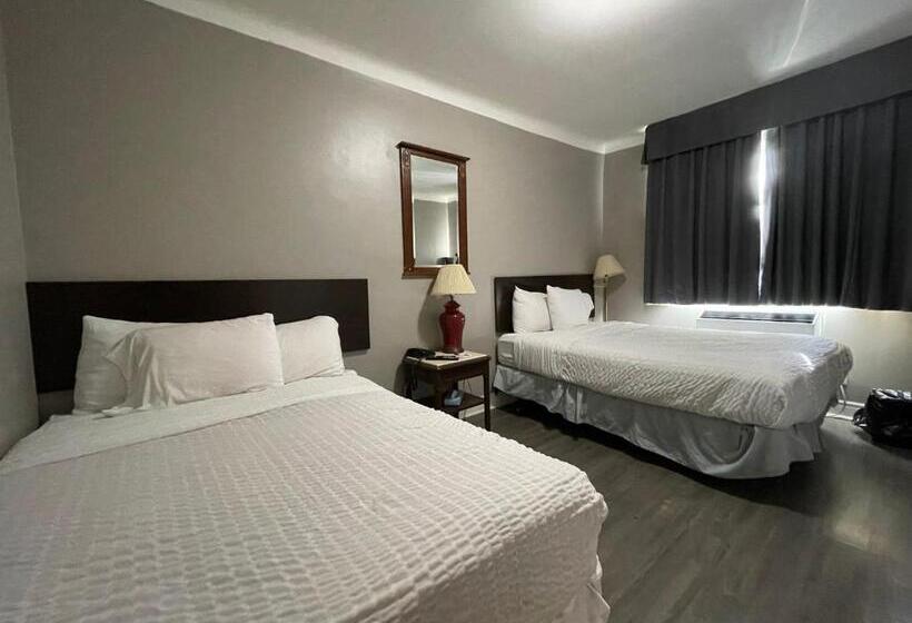 Standard Room, Travelodge By Wyndham London Ontario