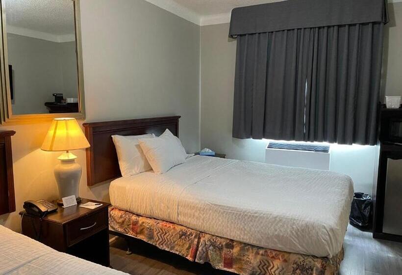 Standard Room, Travelodge By Wyndham London Ontario