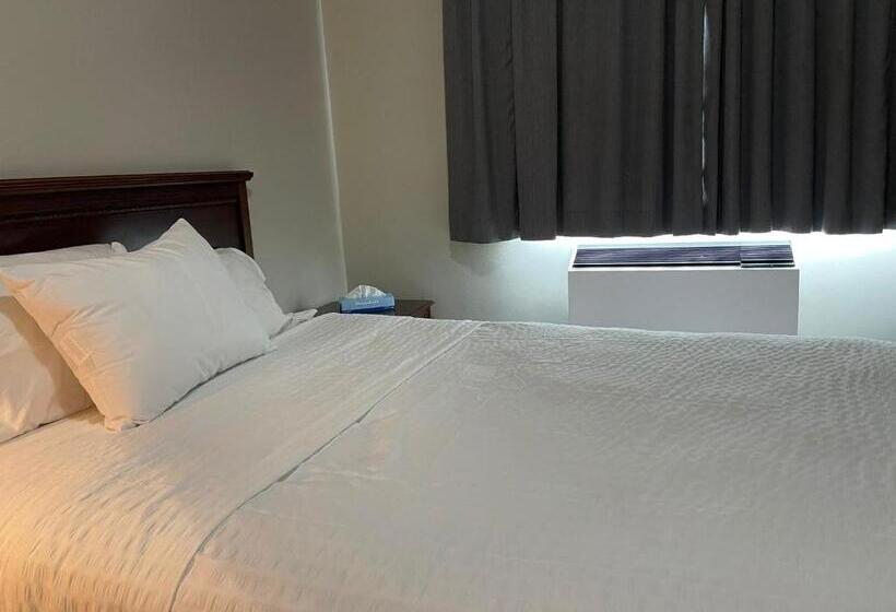 Standard Room, Travelodge By Wyndham London Ontario