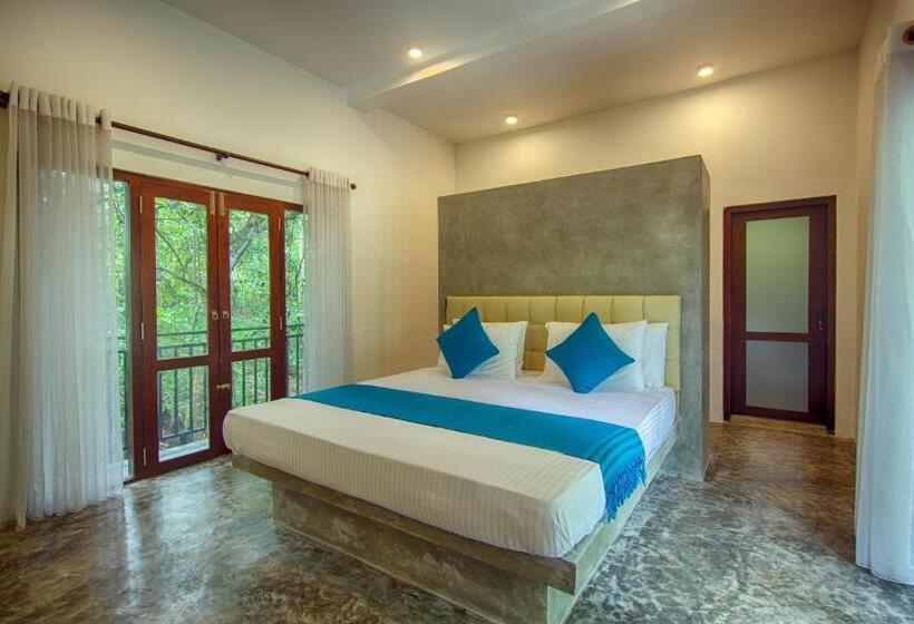 اتاق لوکس با بالکن, Wild Nest Villa Unawatuna