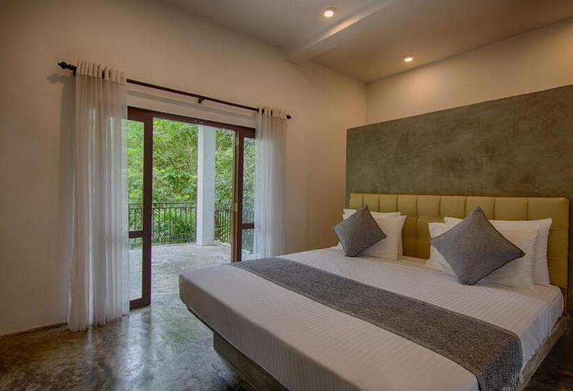 اتاق لوکس با بالکن, Wild Nest Villa Unawatuna