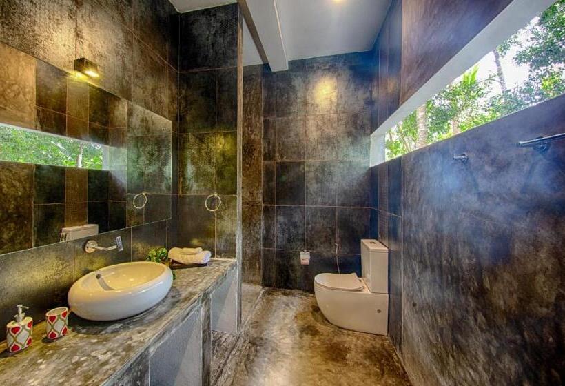 اتاق لوکس با بالکن, Wild Nest Villa Unawatuna