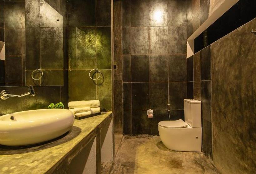 اتاق لوکس با بالکن, Wild Nest Villa Unawatuna