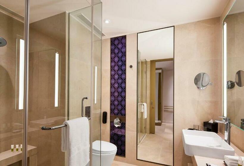 اتاق سوپریور با تخت بزرگ, Courtyard By Marriott Siliguri