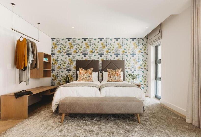 Deluxe Suite King Bed, The Junction Boutique