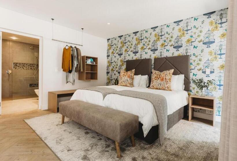 Deluxe Suite King Bed, The Junction Boutique