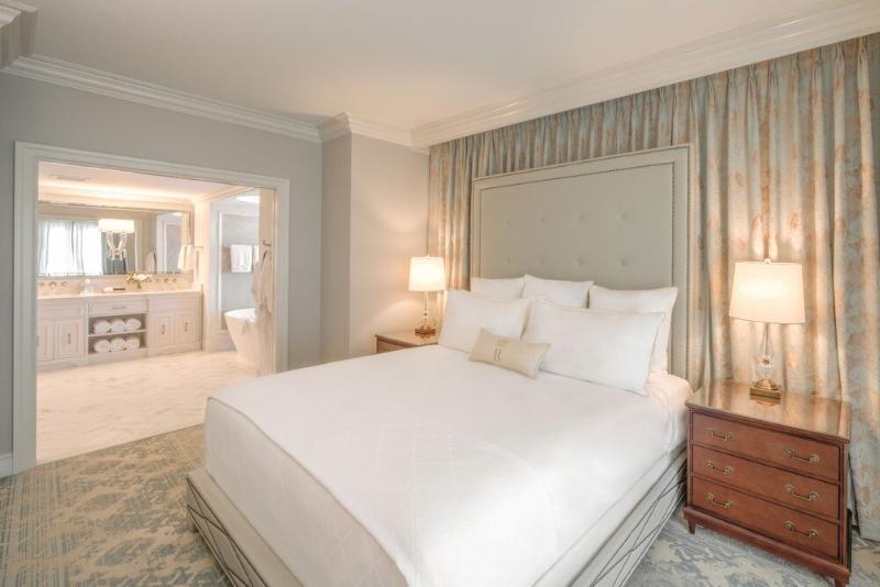 اتاق سوپریور با تخت بزرگ, Bennett Charleston