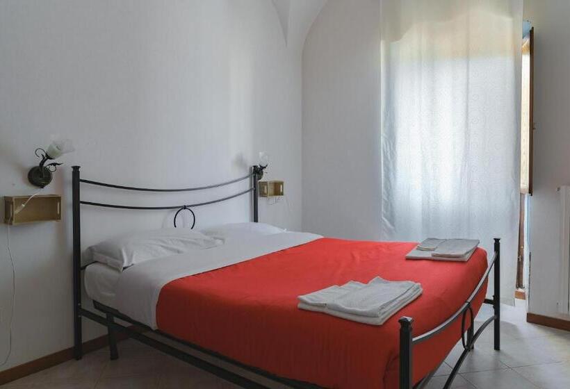 اتاق لوکس, Ostello Albergo Dagli Elfi