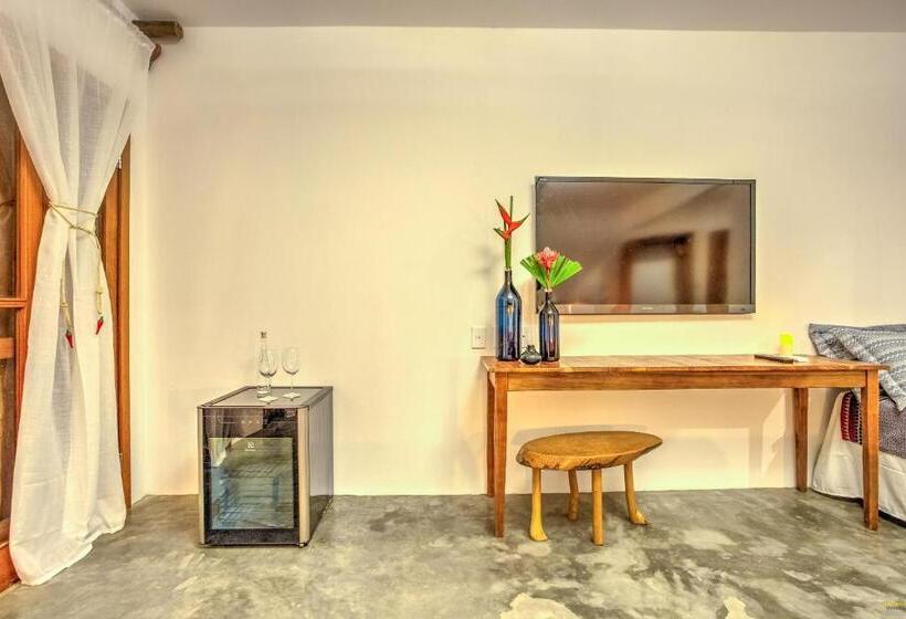 اتاق لوکس چهار تخته, A Casa De Gabriella
