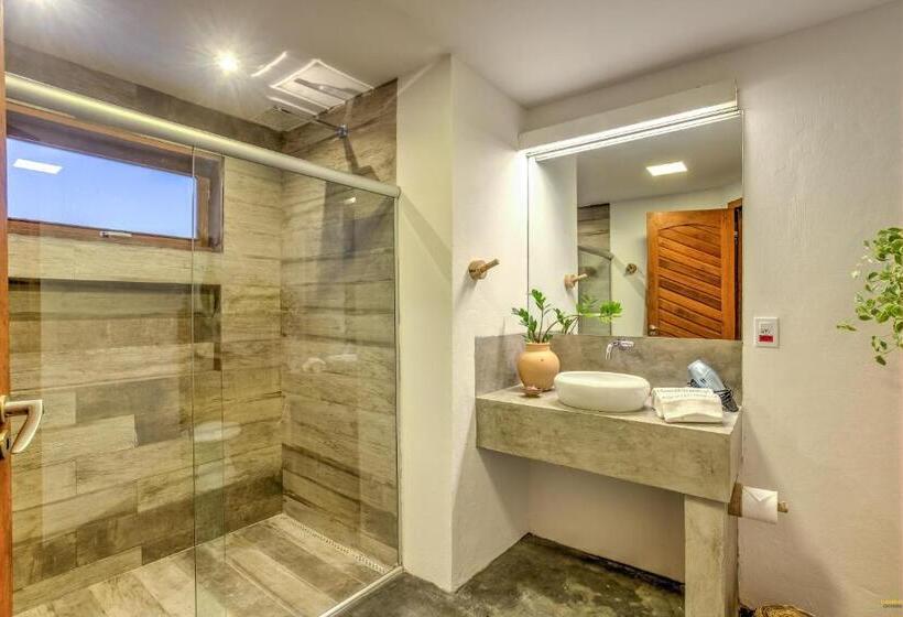 اتاق لوکس چهار تخته, A Casa De Gabriella